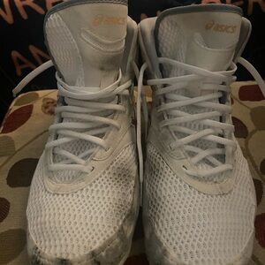 ASICS White and Gray wrestling shoes